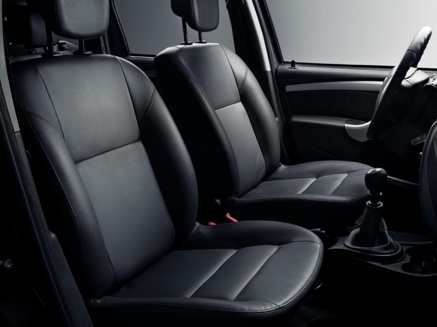 Интерьер Nissan Terrano 2014 года  (RU) (фото 30 из 32)
